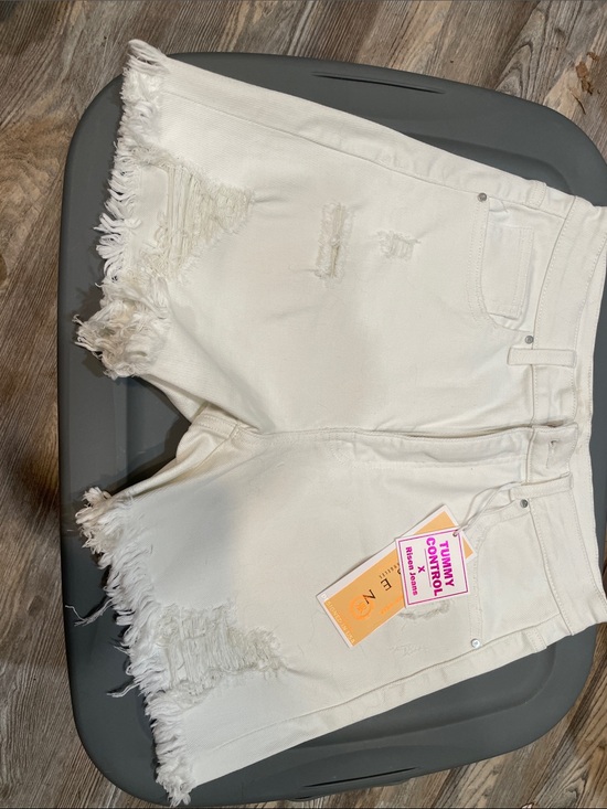 Risen Jeans Pants - High-Rise White Distressed Frayed Hem Jean Shorts